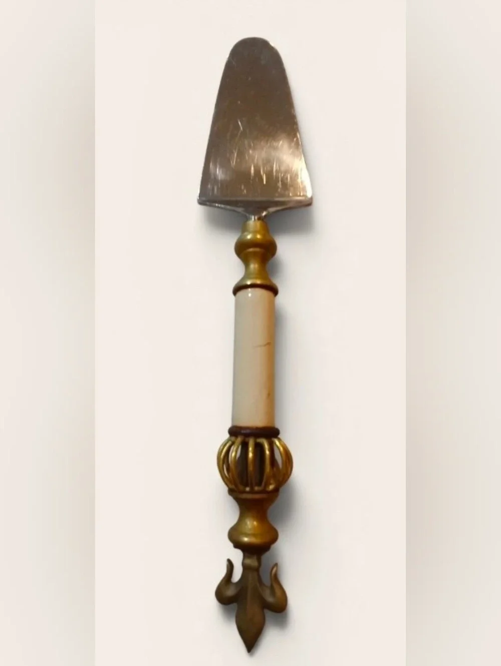 Antique pie server with an ornate brass Fleur De Lis handle, 11
